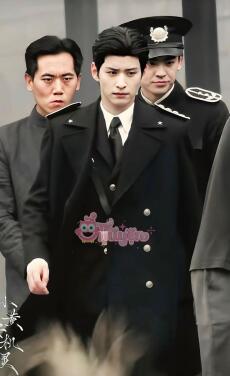 Cố Chấp Đê Tiện