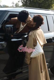 Sau khi nhận triệu tệ của chồng, tôi lập tức báo cáo có xác chết giấu trên máy bay